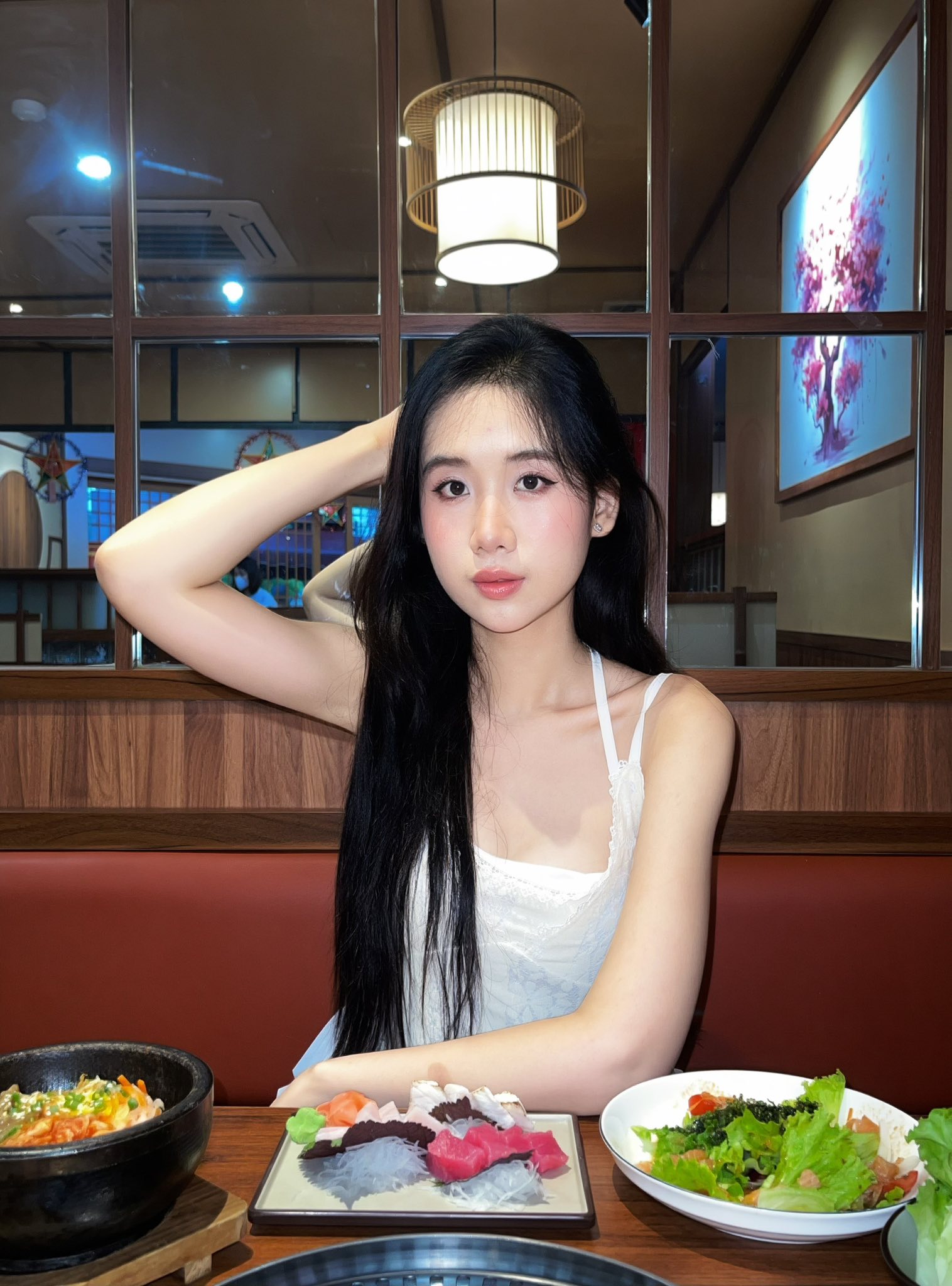 S&aacute;ng tỏ khoảnh khắc &Aacute; hậu n&eacute; tay Hoa hậu Phương Oanh ngay tr&ecirc;n s&acirc;n khấu- Ảnh 6.