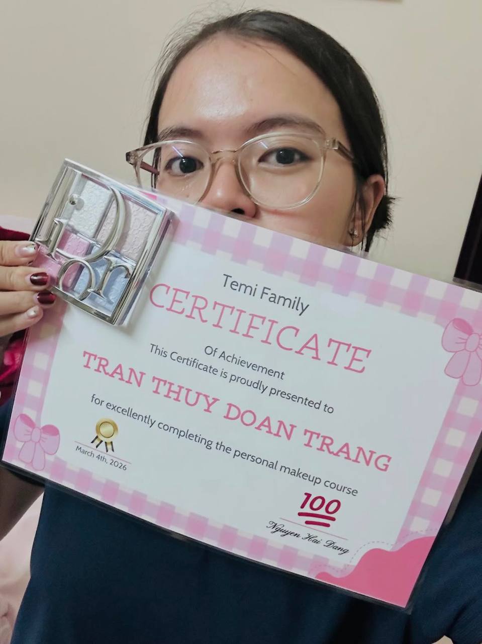 D&acirc;n văn ph&ograve;ng đổ x&ocirc; đi học makeup c&aacute; nh&acirc;n để đẹp như "thay đầu": Thừa tiền mới chi 3 - 5 triệu cho 3 bữa học?- Ảnh 8.