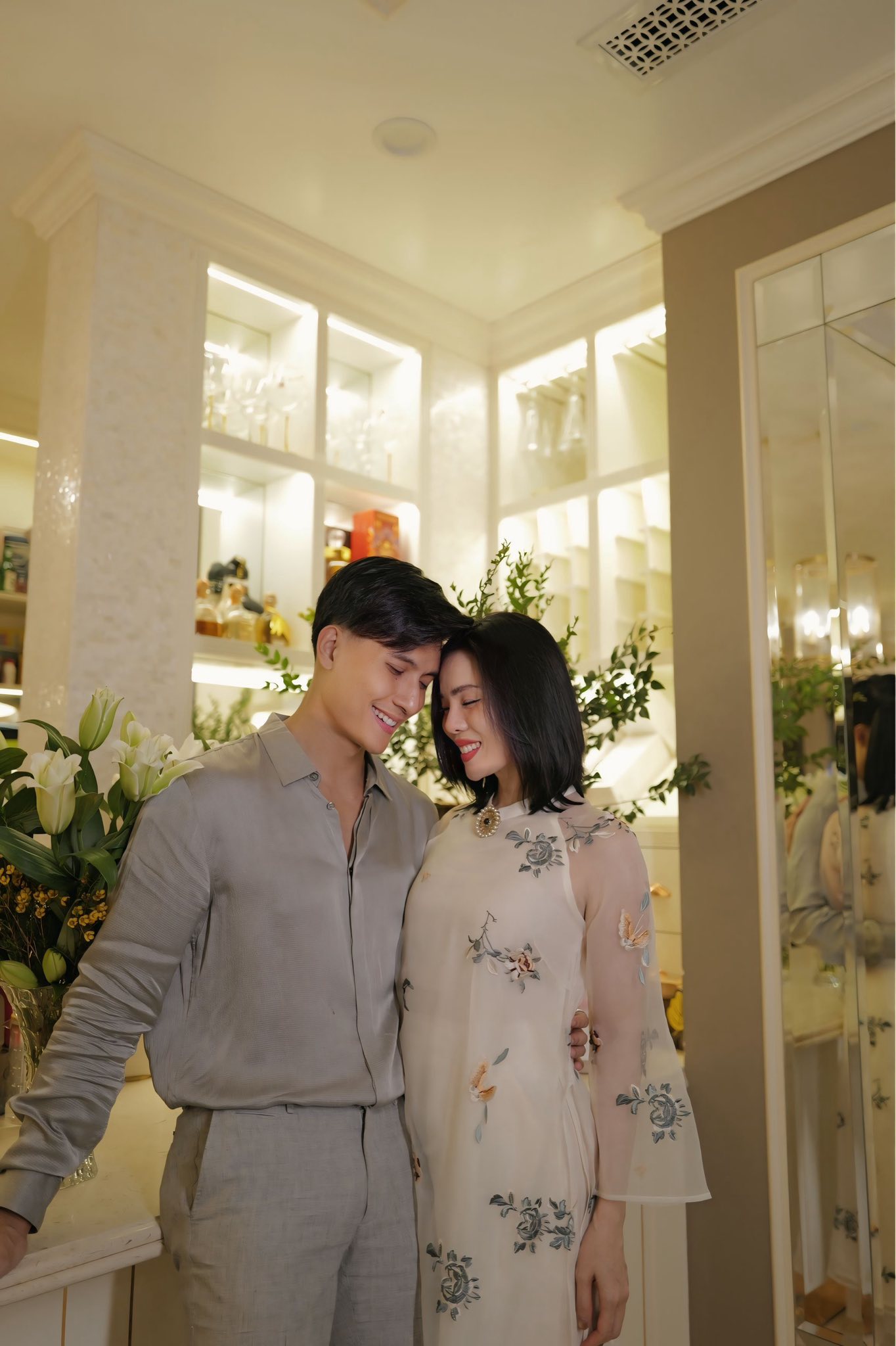 "Nữ ho&agrave;ng ph&ograve;ng tr&agrave;" U50 được trai đẹp k&eacute;m 12 tuổi ngưỡng mộ, sở hữu biệt thự trải từ Việt Nam sang Mỹ- Ảnh 11.