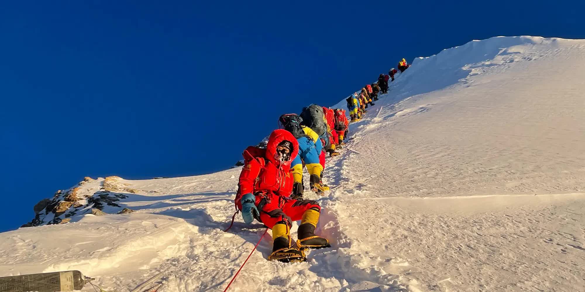 V&igrave; sao những người thiệt mạng tr&ecirc;n n&uacute;i Everest sẽ phải nằm lại đ&oacute; m&atilde;i m&atilde;i?- Ảnh 2.