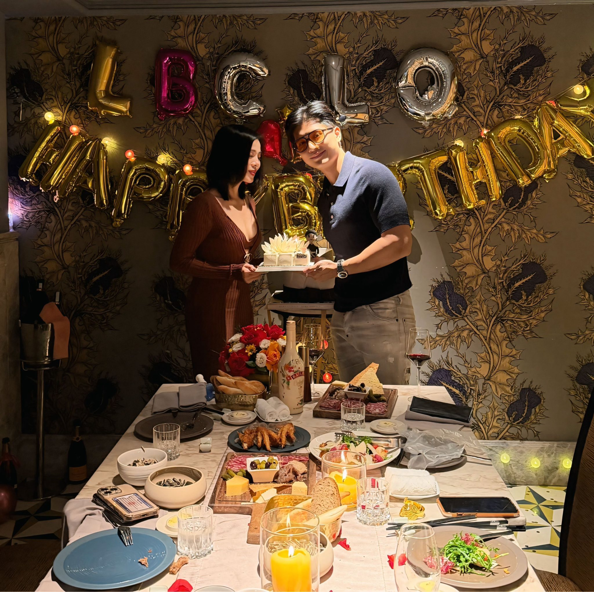 "Nữ ho&agrave;ng ph&ograve;ng tr&agrave;" U50 được trai đẹp k&eacute;m 12 tuổi ngưỡng mộ, sở hữu biệt thự trải từ Việt Nam sang Mỹ- Ảnh 12.