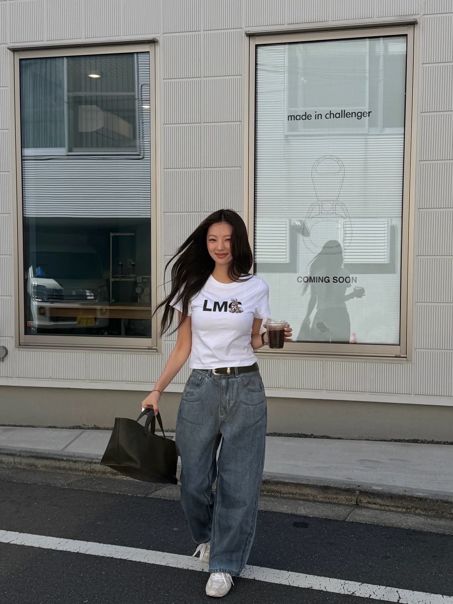 &Aacute;o thun v&agrave; quần jeans: Combo nh&acirc;n đ&ocirc;i sự trẻ trung, năng động trong m&ugrave;a h&egrave;- Ảnh 13.