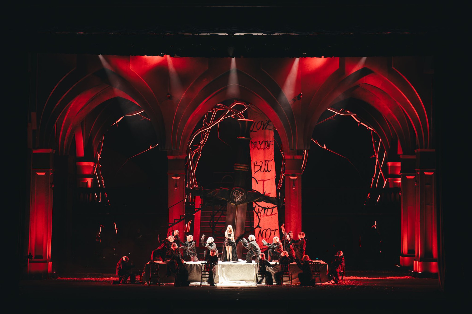 Nhan sắc thật của nữ ca sĩ Việt ăn b&aacute;nh tr&aacute;ng trộn thay cơm để c&oacute; tiền l&agrave;m nhạc- Ảnh 4.