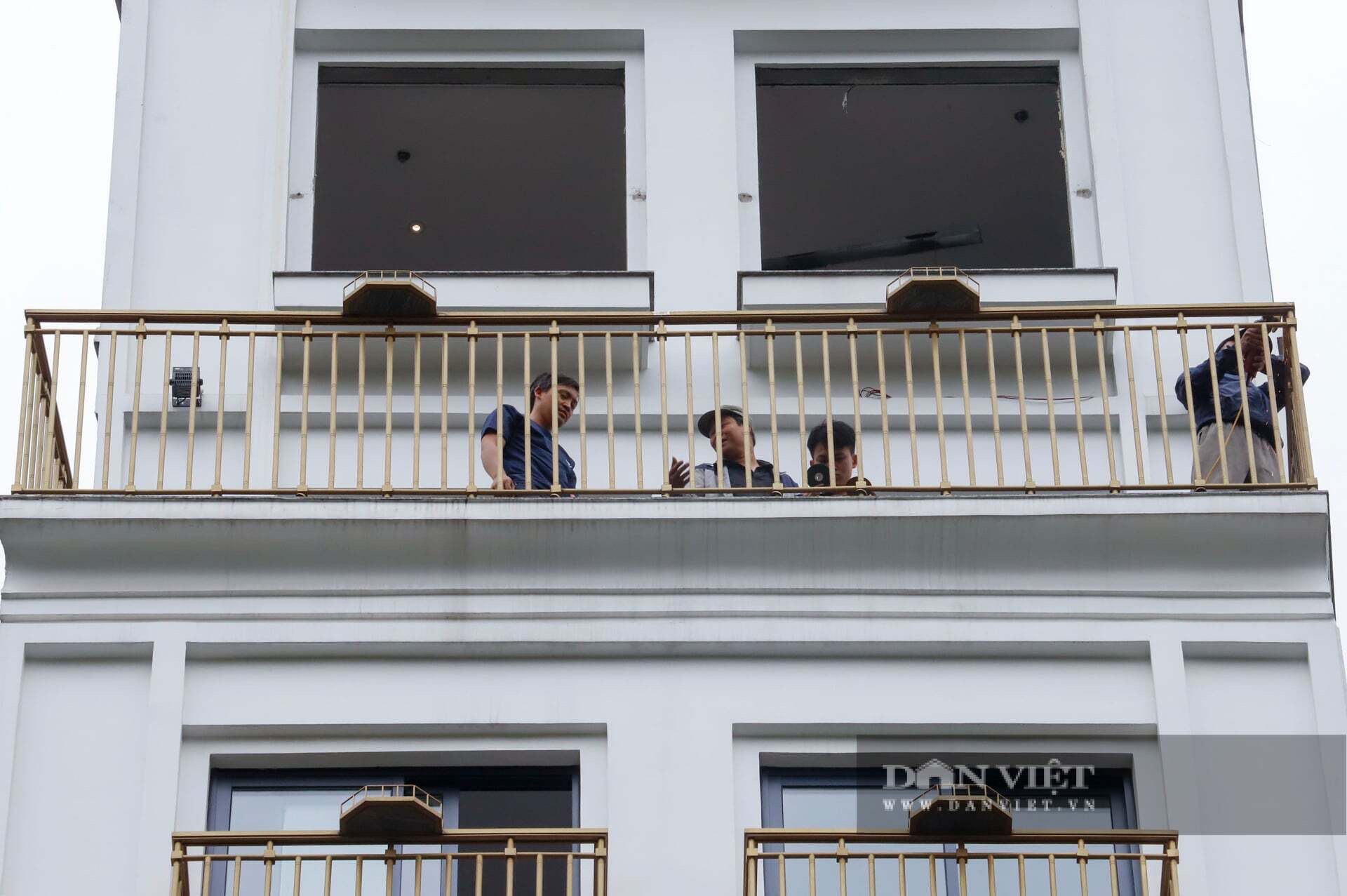 Cận cảnh kh&aacute;ch sạn 9 tầng tr&ecirc;n &ldquo;đất v&agrave;ng&rdquo; cạnh Hồ Ho&agrave;n Kiếm bắt đầu di dời t&agrave;i sản để giải ph&oacute;ng mặt bằng- Ảnh 2.