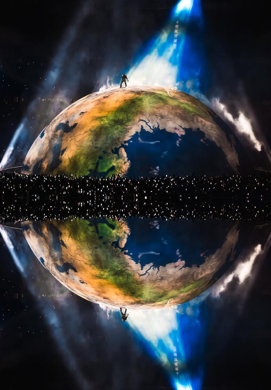 Ngỡ ng&agrave;ng trước si&ecirc;u concert mang Tr&aacute;i Đất l&ecirc;n s&acirc;n khấu, nam nghệ sĩ bị gh&eacute;t nhất thế giới nhưng ai cũng nể v&igrave; qu&aacute; t&agrave;i năng- Ảnh 4.