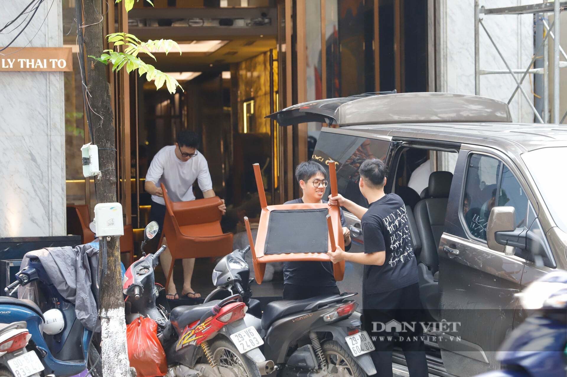 Cận cảnh kh&aacute;ch sạn 9 tầng tr&ecirc;n &ldquo;đất v&agrave;ng&rdquo; cạnh Hồ Ho&agrave;n Kiếm bắt đầu di dời t&agrave;i sản để giải ph&oacute;ng mặt bằng- Ảnh 3.