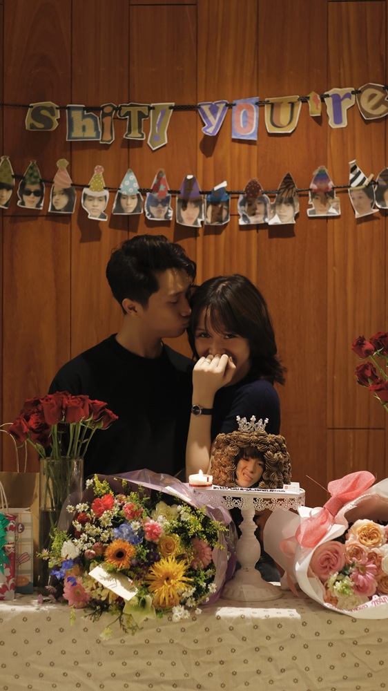 C&ocirc; g&aacute;i nhận &aacute;n K ở tuổi đẹp nhất, bạn trai đồng h&agrave;nh bằng c&aacute;ch "thao t&uacute;ng" lạ đời: C&aacute;i kết thật k&igrave; diệu!- Ảnh 4.