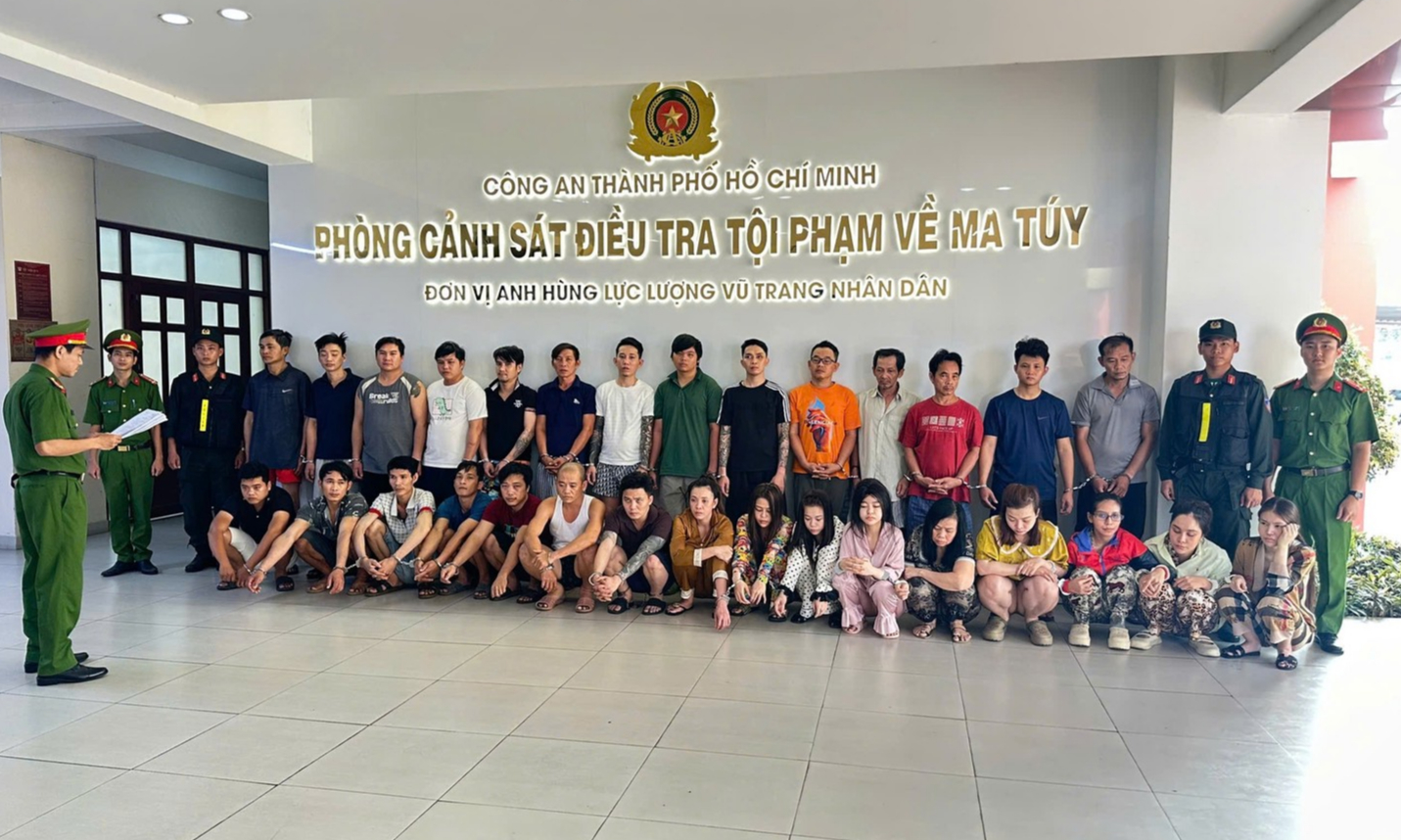 Kh&aacute;m x&eacute;t khẩn cấp, bắt quản l&yacute; kho Nguyễn Thanh Nhi trong một chuy&ecirc;n &aacute;n li&ecirc;n tỉnh đặc biệt lớn- Ảnh 2.