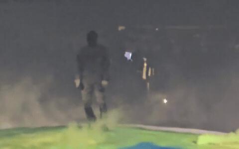 Ngỡ ng&agrave;ng trước si&ecirc;u concert mang Tr&aacute;i Đất l&ecirc;n s&acirc;n khấu, nam nghệ sĩ bị gh&eacute;t nhất thế giới nhưng ai cũng nể v&igrave; qu&aacute; t&agrave;i năng- Ảnh 2.