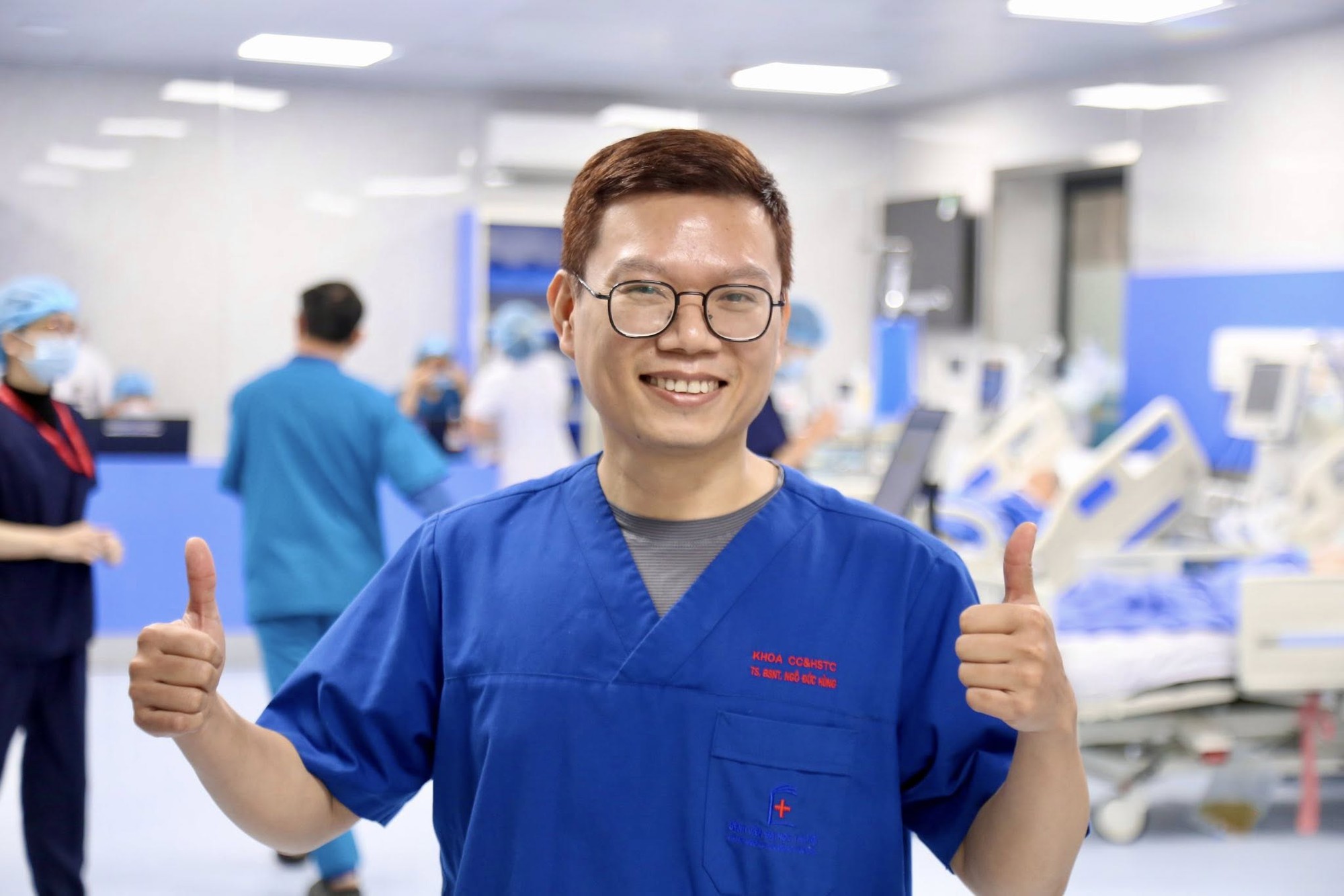 Nghẹt thở cảnh b&aacute;c sĩ Việt cứu người nước ngo&agrave;i bị co giật, t&iacute;m t&aacute;i giữa qu&aacute;n ăn- Ảnh 3.