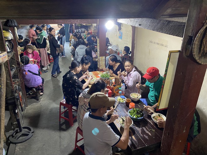 Kh&aacute;ch T&acirc;y trầm trồ khi thưởng thức m&oacute;n ăn ở Sapa, nhận x&eacute;t: "Qu&aacute; đẳng cấp!"- Ảnh 7.