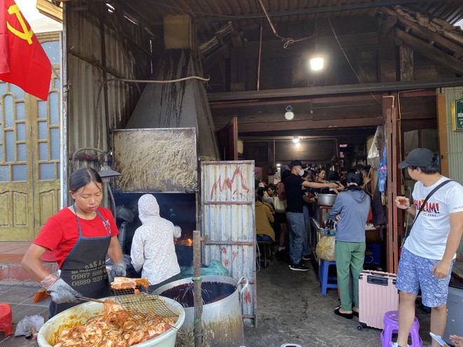 Kh&aacute;ch T&acirc;y trầm trồ khi thưởng thức m&oacute;n ăn ở Sapa, nhận x&eacute;t: "Qu&aacute; đẳng cấp!"- Ảnh 6.