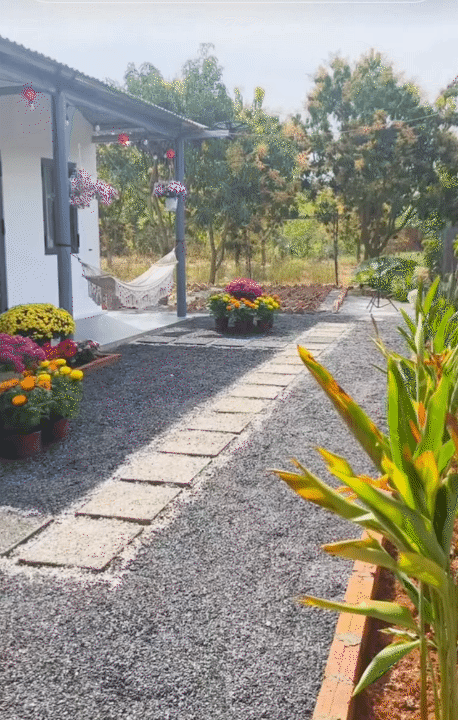 25 tuổi x&acirc;y nh&agrave; 70m&sup2; chỉ với 200 triệu ở Kh&aacute;nh H&ograve;a: Nh&igrave;n căn nh&agrave; nhỏ giữa s&acirc;n vườn, nhiều người kh&ocirc;ng tin nổi chi ph&iacute;- Ảnh 4.