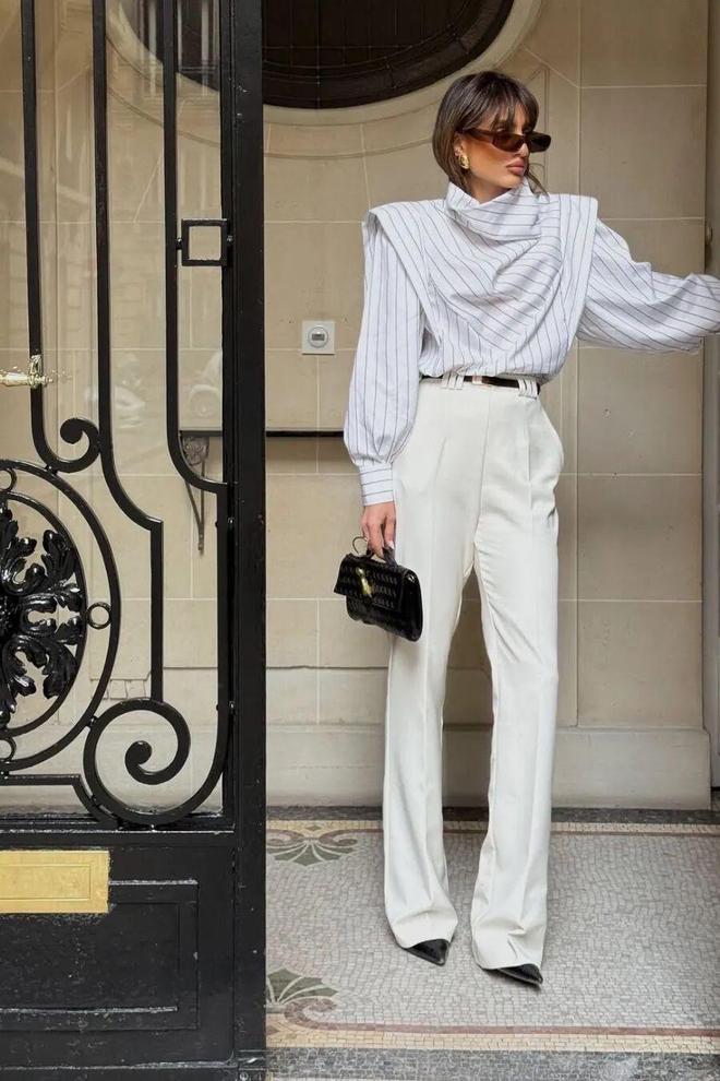 Tưởng mặc &aacute;o ngược ra đường ai ngờ lại l&agrave; trend: Chiếc sơ mi giấu c&uacute;c đang "thống trị" tủ đồ c&ocirc;ng sở c&oacute; g&igrave; m&agrave; hot đến thế?- Ảnh 15.