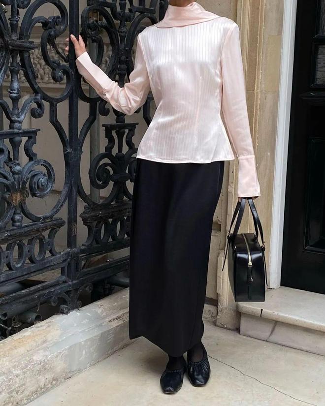 Tưởng mặc &aacute;o ngược ra đường ai ngờ lại l&agrave; trend: Chiếc sơ mi giấu c&uacute;c đang "thống trị" tủ đồ c&ocirc;ng sở c&oacute; g&igrave; m&agrave; hot đến thế?- Ảnh 13.