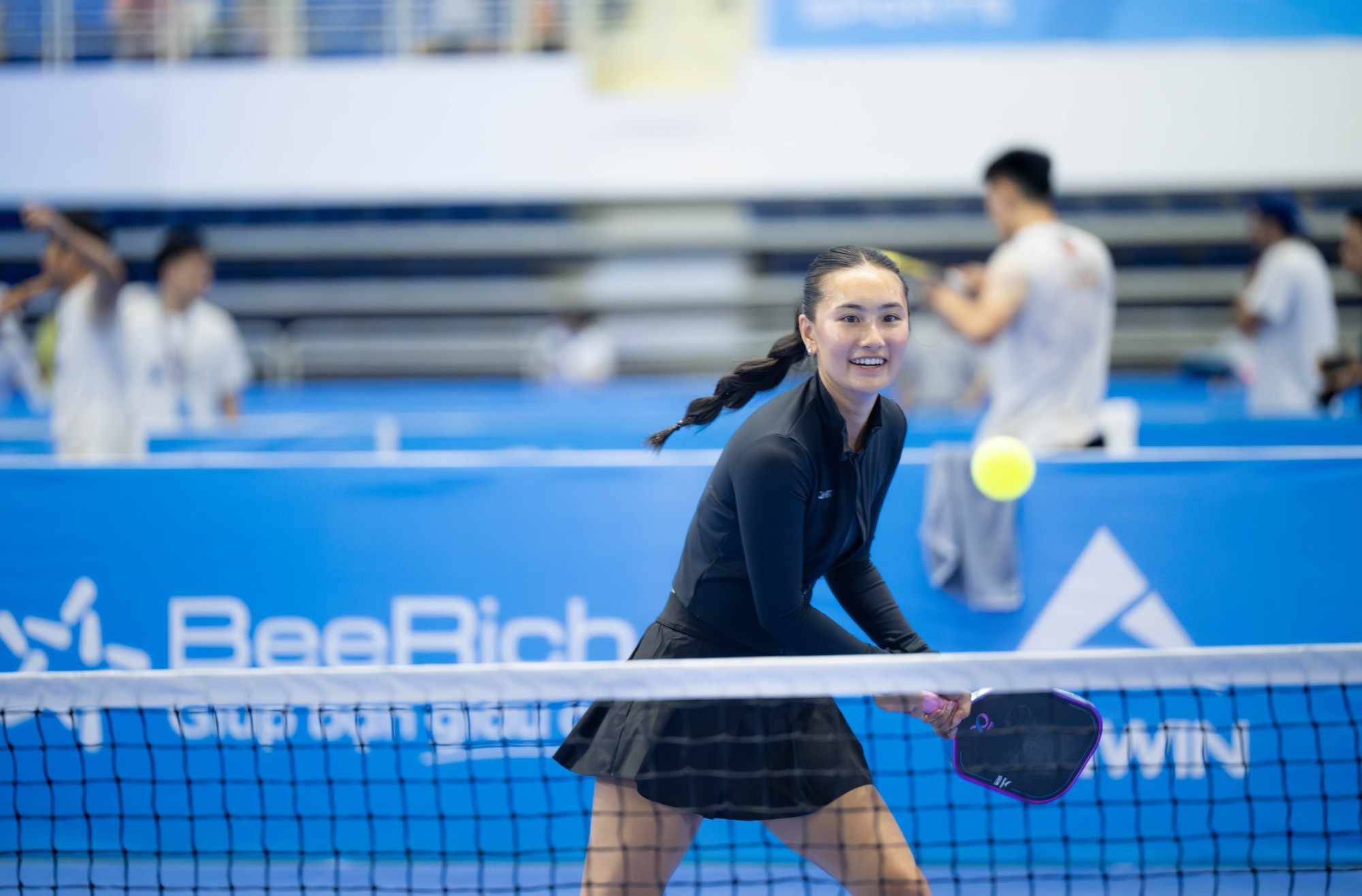 N&agrave;ng thơ pickleball Alix Trương khoe visual ngọt ng&agrave;o nhưng bị cặp đ&ocirc;i Việt Nam loại thẳng ở PPA Asia 100- Ảnh 2.