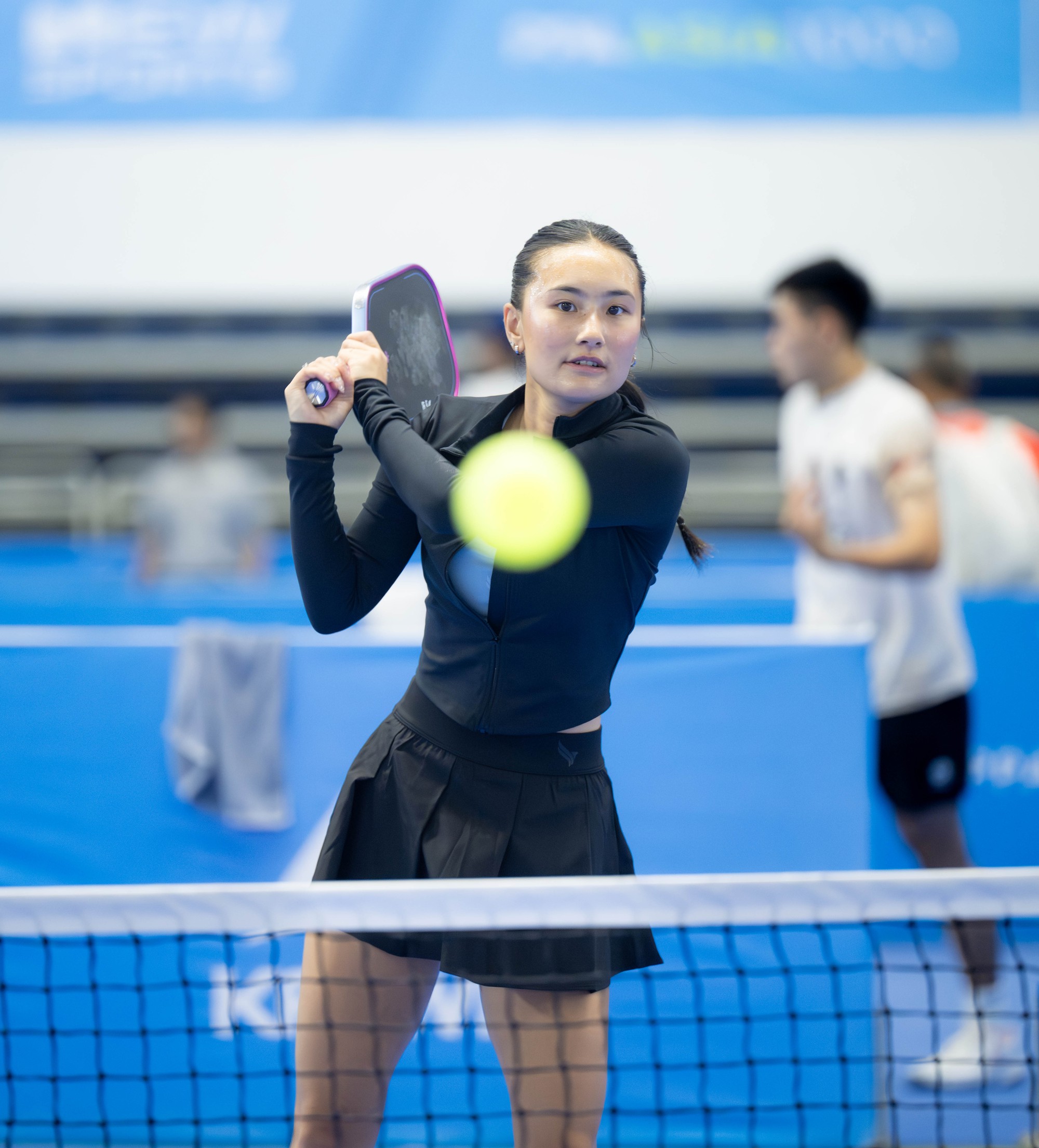 N&agrave;ng thơ pickleball Alix Trương khoe visual ngọt ng&agrave;o nhưng bị cặp đ&ocirc;i Việt Nam loại thẳng ở PPA Asia 100- Ảnh 5.