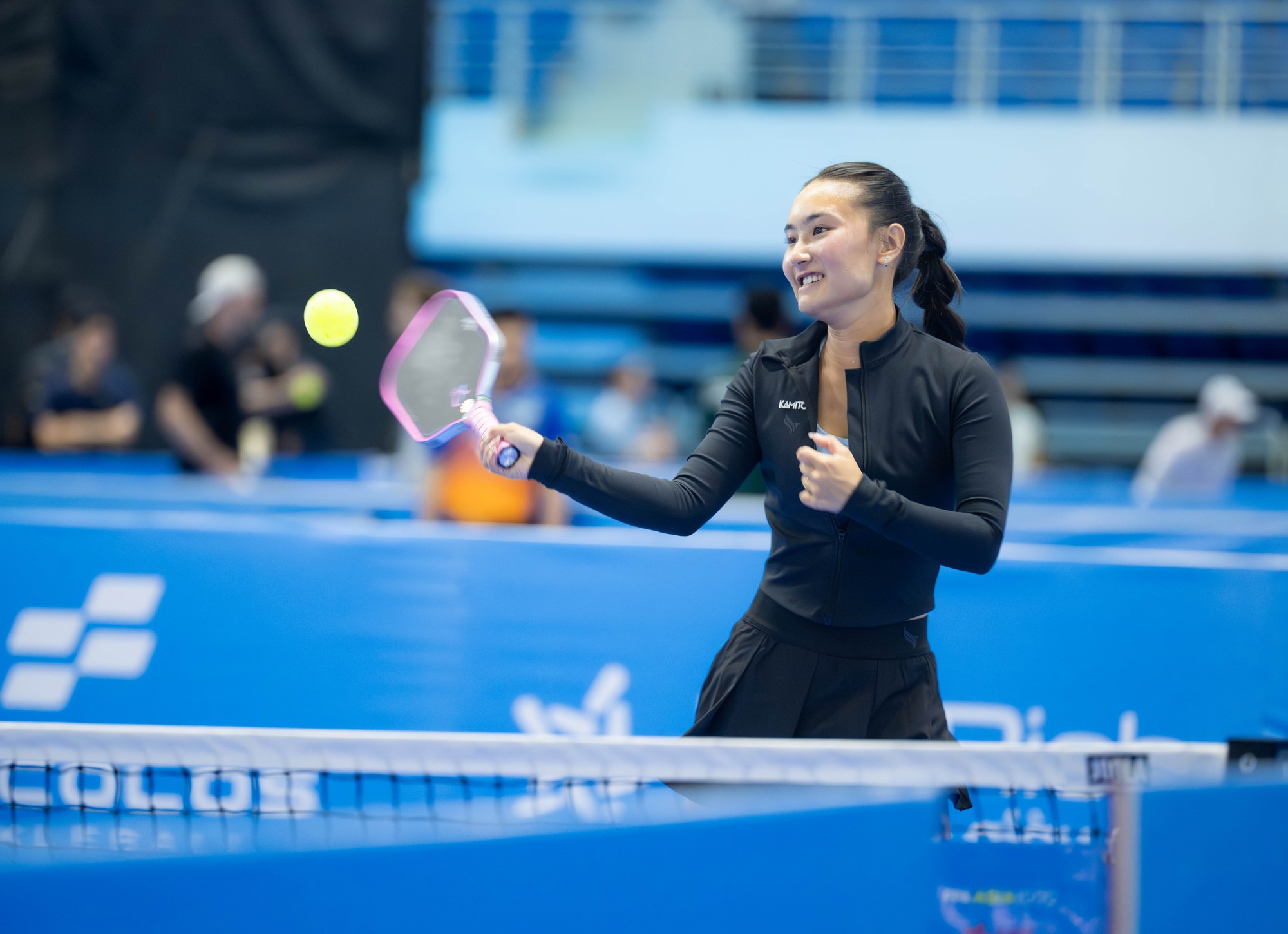 N&agrave;ng thơ pickleball Alix Trương khoe visual ngọt ng&agrave;o nhưng bị cặp đ&ocirc;i Việt Nam loại thẳng ở PPA Asia 100- Ảnh 7.