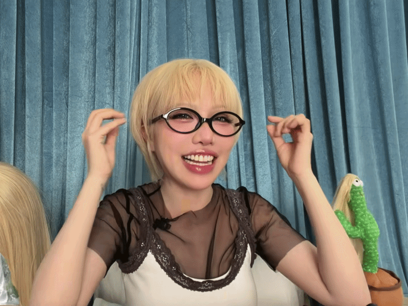 Nhan sắc thật của nữ ca sĩ Việt ăn b&aacute;nh tr&aacute;ng trộn thay cơm để c&oacute; tiền l&agrave;m nhạc- Ảnh 2.