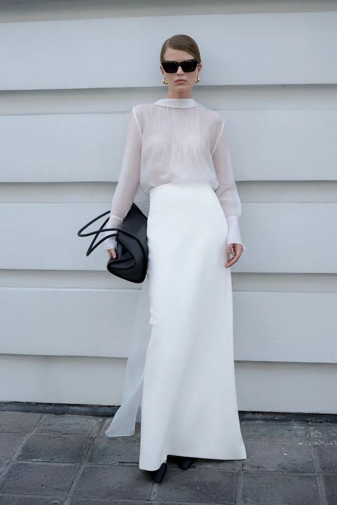 Tưởng mặc &aacute;o ngược ra đường ai ngờ lại l&agrave; trend: Chiếc sơ mi giấu c&uacute;c đang "thống trị" tủ đồ c&ocirc;ng sở c&oacute; g&igrave; m&agrave; hot đến thế?- Ảnh 12.