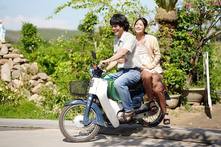 Nam ch&iacute;nh phim dẫn đầu ph&ograve;ng v&eacute; Việt: Cao 1m86, từng l&agrave; cầu thủ b&oacute;ng rổ- Ảnh 2.