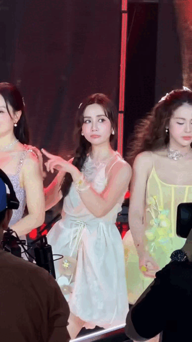 Huyền Lizzie xin lỗi kh&aacute;n giả v&igrave; giao diện b&aacute;nh b&egrave;o, nhưng cả nước kh&ocirc;ng đồng &yacute;...- Ảnh 4.