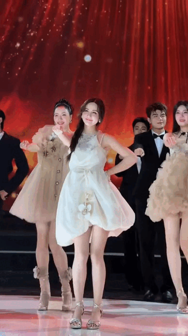 Huyền Lizzie xin lỗi kh&aacute;n giả v&igrave; giao diện b&aacute;nh b&egrave;o, nhưng cả nước kh&ocirc;ng đồng &yacute;...- Ảnh 3.