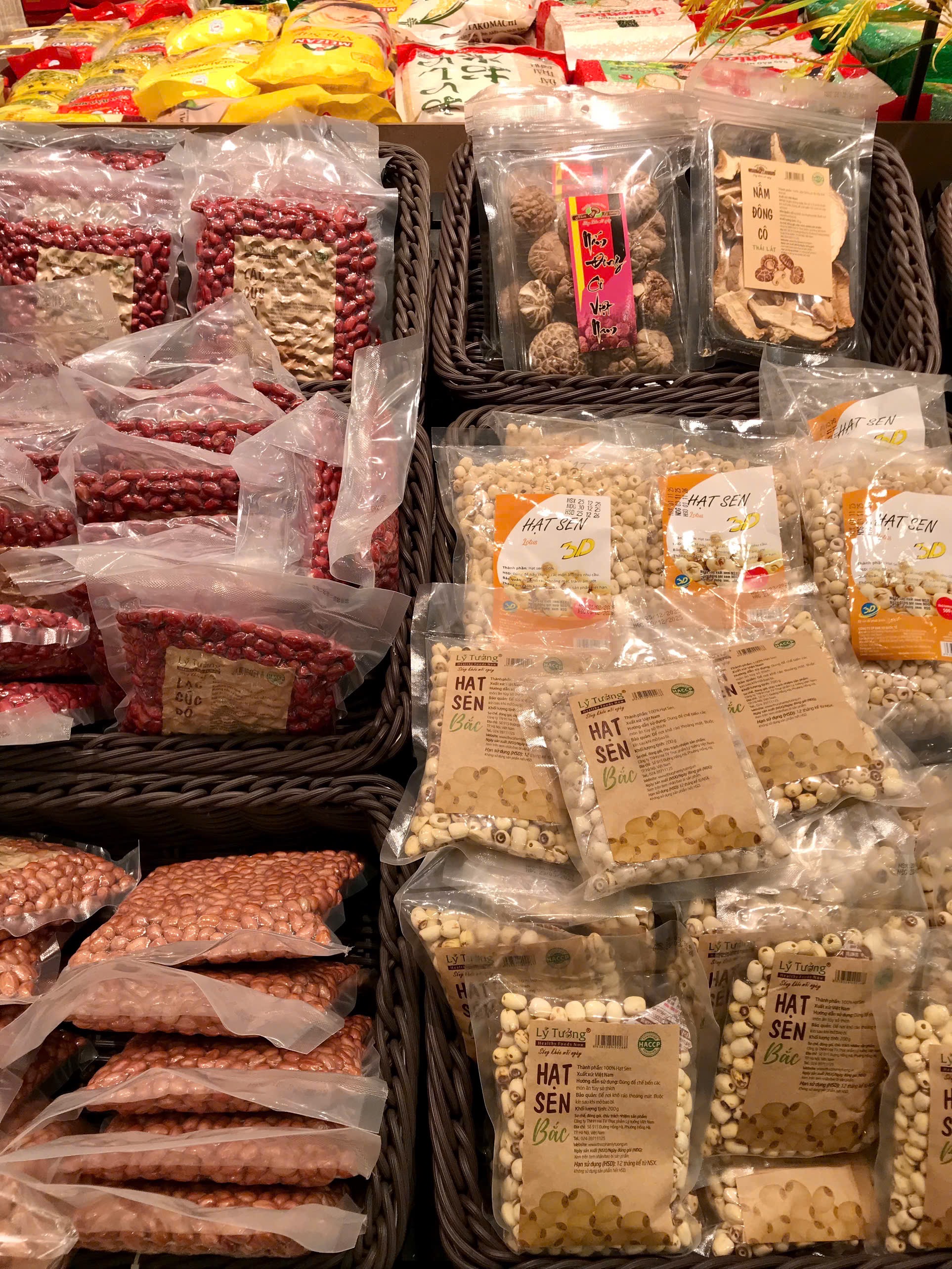 V&agrave;o Aeon Mall mới thấy: 85% quầy kệ l&agrave; h&agrave;ng Việt xịn, đẹp, gi&aacute; mềm, cứ thế n&agrave;y chẳng c&ograve;n thiết h&agrave;ng ngoại- Ảnh 28.