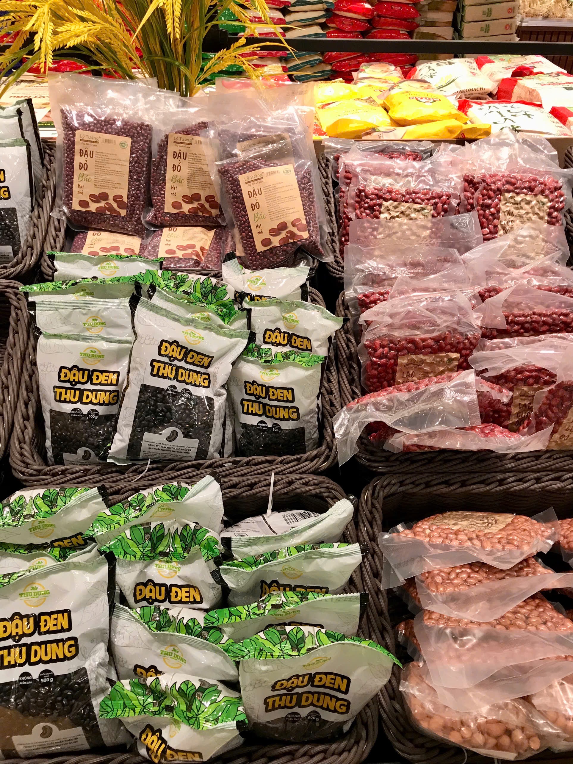 V&agrave;o Aeon Mall mới thấy: 85% quầy kệ l&agrave; h&agrave;ng Việt xịn, đẹp, gi&aacute; mềm, cứ thế n&agrave;y chẳng c&ograve;n thiết h&agrave;ng ngoại- Ảnh 27.