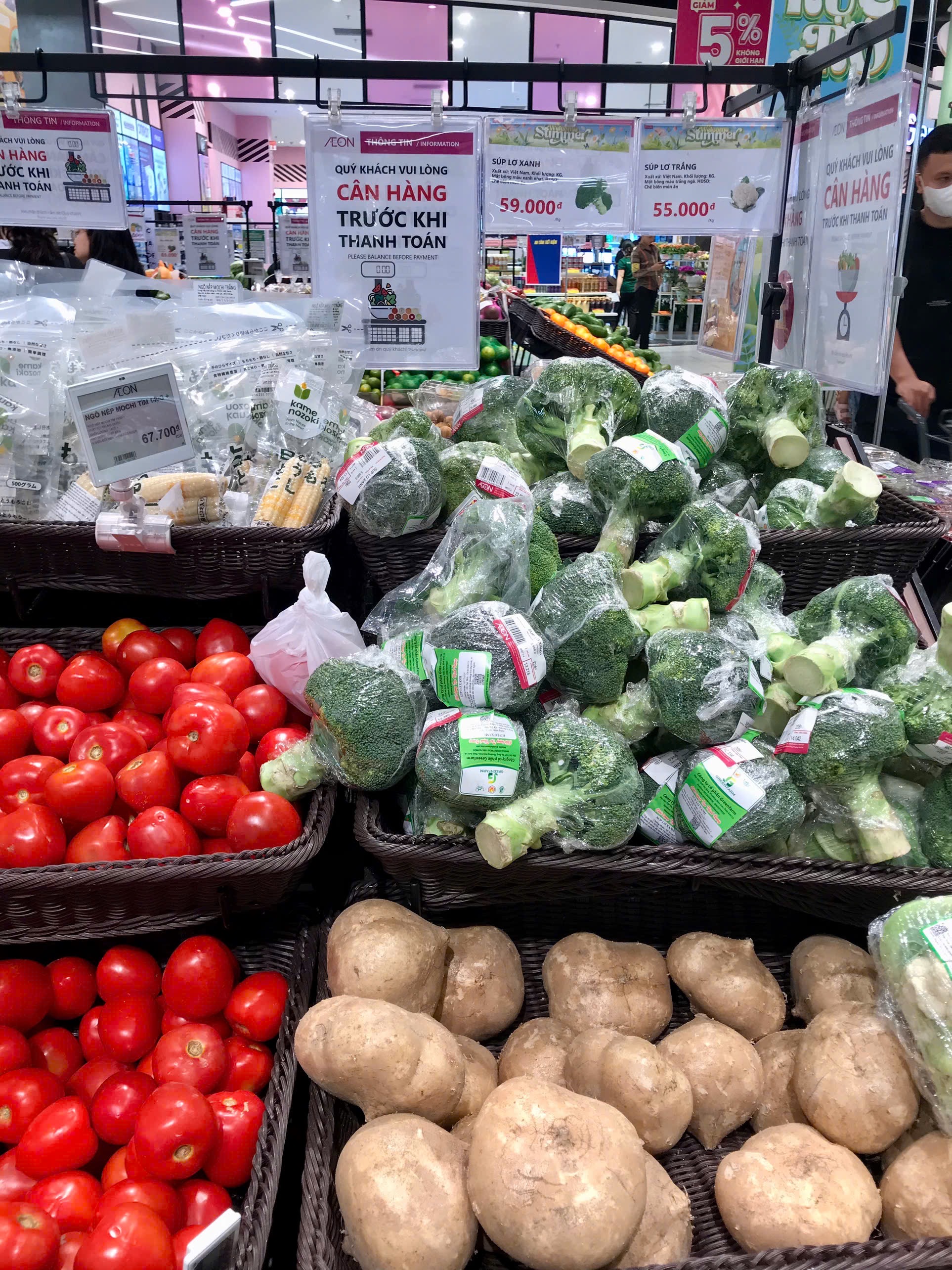 V&agrave;o Aeon Mall mới thấy: 85% quầy kệ l&agrave; h&agrave;ng Việt xịn, đẹp, gi&aacute; mềm, cứ thế n&agrave;y chẳng c&ograve;n thiết h&agrave;ng ngoại- Ảnh 70.