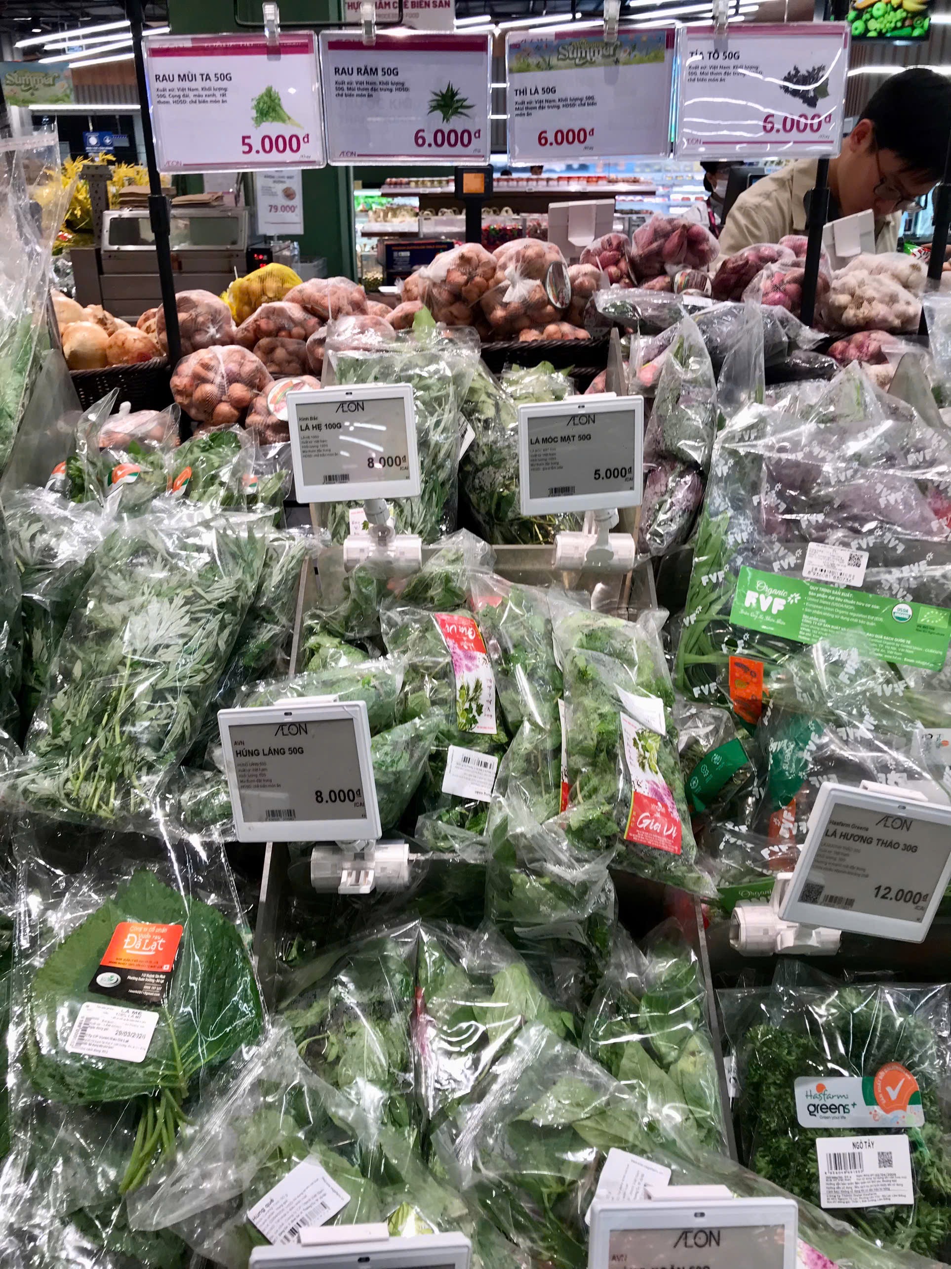 V&agrave;o Aeon Mall mới thấy: 85% quầy kệ l&agrave; h&agrave;ng Việt xịn, đẹp, gi&aacute; mềm, cứ thế n&agrave;y chẳng c&ograve;n thiết h&agrave;ng ngoại- Ảnh 73.