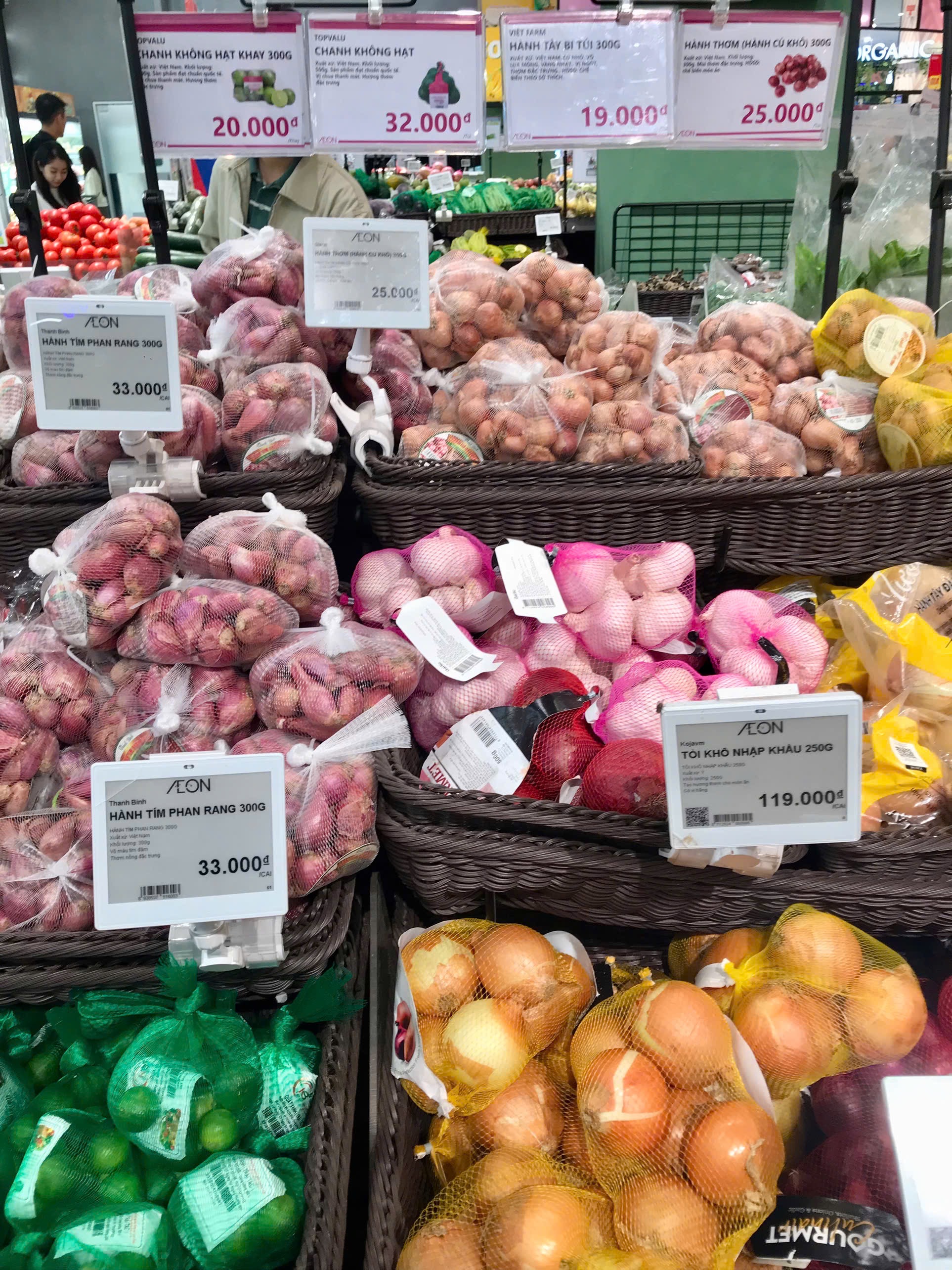 V&agrave;o Aeon Mall mới thấy: 85% quầy kệ l&agrave; h&agrave;ng Việt xịn, đẹp, gi&aacute; mềm, cứ thế n&agrave;y chẳng c&ograve;n thiết h&agrave;ng ngoại- Ảnh 68.