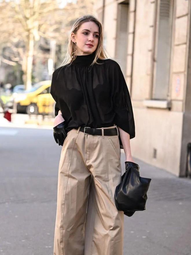 Tưởng mặc &aacute;o ngược ra đường ai ngờ lại l&agrave; trend: Chiếc sơ mi giấu c&uacute;c đang "thống trị" tủ đồ c&ocirc;ng sở c&oacute; g&igrave; m&agrave; hot đến thế?- Ảnh 23.