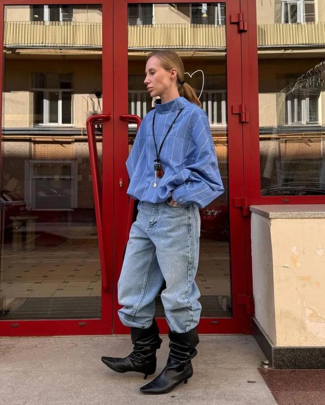 Tưởng mặc &aacute;o ngược ra đường ai ngờ lại l&agrave; trend: Chiếc sơ mi giấu c&uacute;c đang "thống trị" tủ đồ c&ocirc;ng sở c&oacute; g&igrave; m&agrave; hot đến thế?- Ảnh 11.