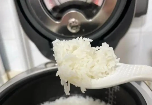 Cảnh b&aacute;o đặc biệt tới c&aacute;c gia đ&igrave;nh đang nấu cơm bằng nồi cơm điện- Ảnh 4.