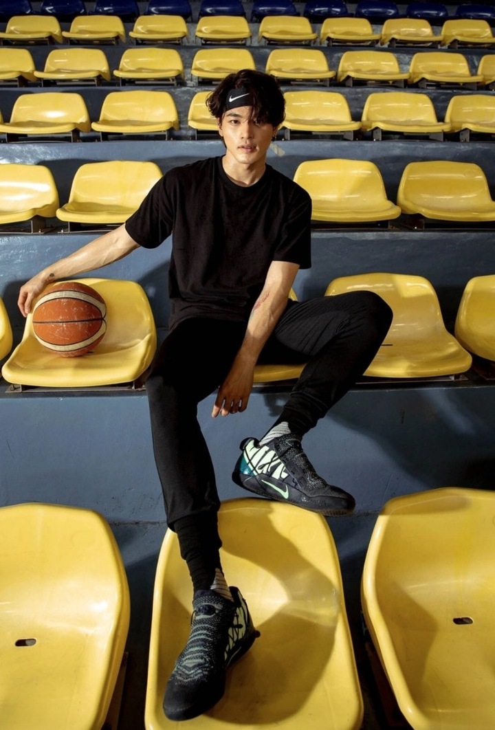 Nam ch&iacute;nh phim dẫn đầu ph&ograve;ng v&eacute; Việt: Cao 1m86, từng l&agrave; cầu thủ b&oacute;ng rổ- Ảnh 4.