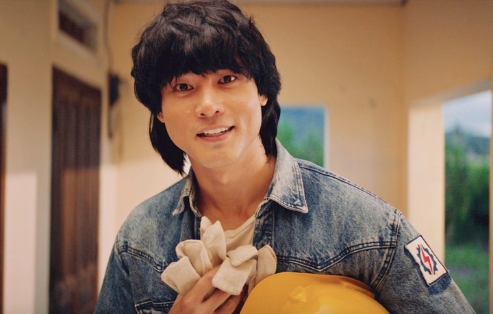 Nam ch&iacute;nh phim dẫn đầu ph&ograve;ng v&eacute; Việt: Cao 1m86, từng l&agrave; cầu thủ b&oacute;ng rổ- Ảnh 1.