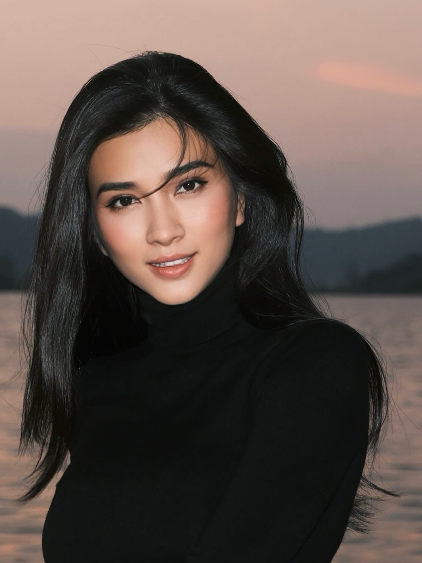 Kim Tuyến bị nghi l&agrave; mỹ nh&acirc;n tiếp theo bắt trend nhuộm da n&acirc;u- Ảnh 5.