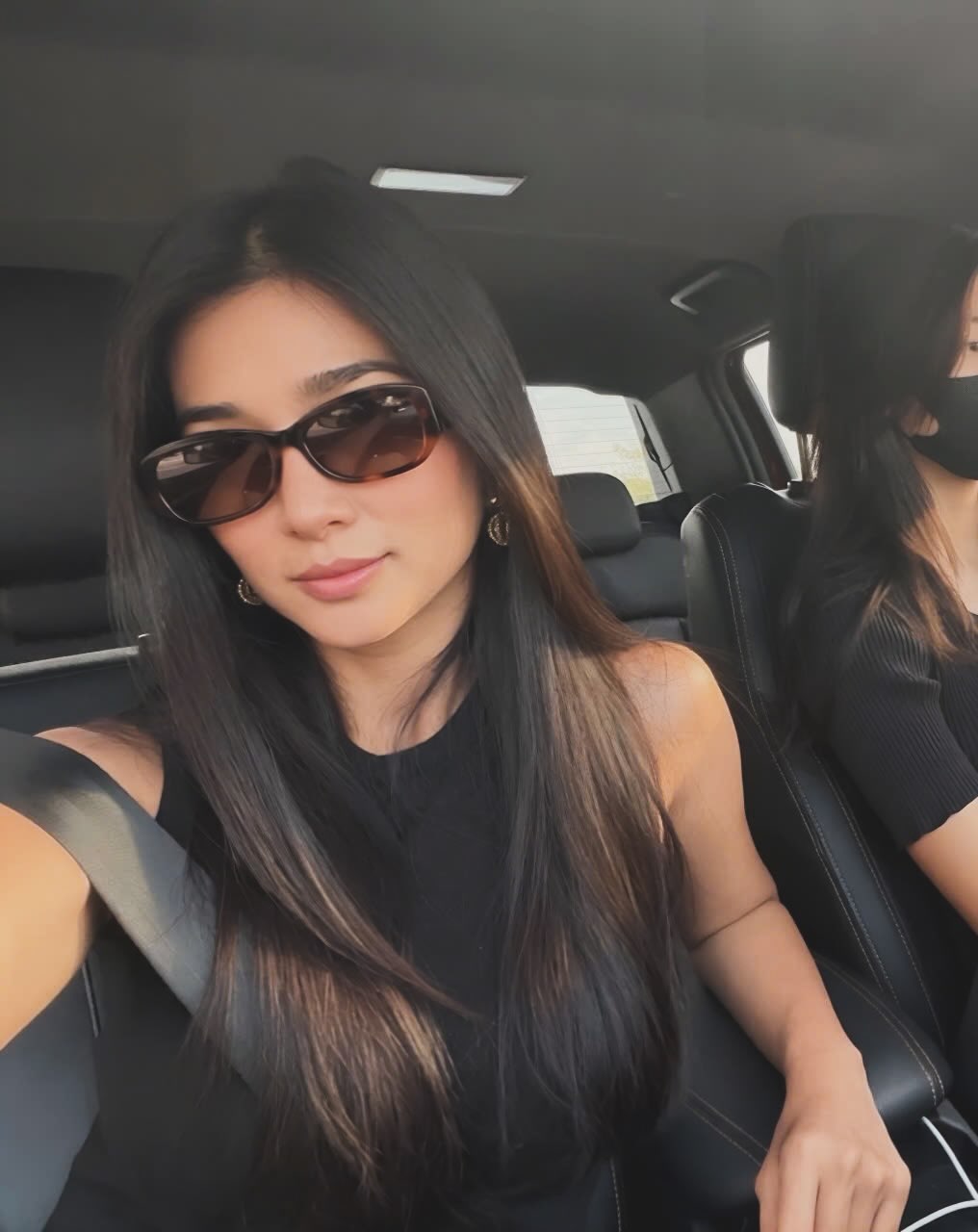 Kim Tuyến bị nghi l&agrave; mỹ nh&acirc;n tiếp theo bắt trend nhuộm da n&acirc;u- Ảnh 1.