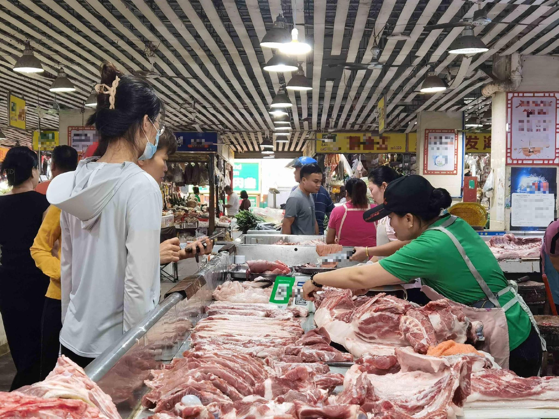 Nhiều người KH&Ocirc;NG hề biết: Thịt lợn c&oacute; 4 đặc điểm n&agrave;y rẻ mấy cũng đừng dại m&agrave; mua về nh&agrave;!- Ảnh 1.