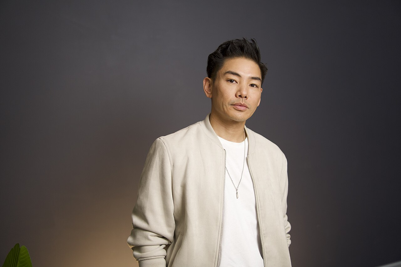 Hậu duệ đời thứ 76 của Khổng Tử vừa cưới ch&aacute;u g&aacute;i tỷ ph&uacute; Malaysia: Quen nhau qua mạng, nh&agrave; g&aacute;i c&oacute; profile đ&aacute;ng gờm- Ảnh 2.