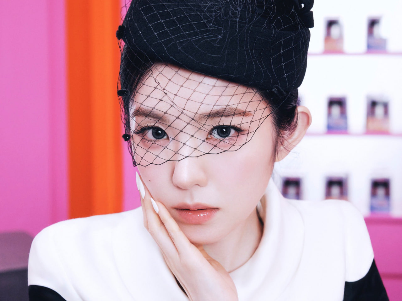 Mỹ nh&acirc;n đẹp nhất showbiz hết thời: Ra nhạc kh&ocirc;ng ai xem, ngo&agrave;i nhan sắc chẳng c&ograve;n g&igrave; để nhắc- Ảnh 1.