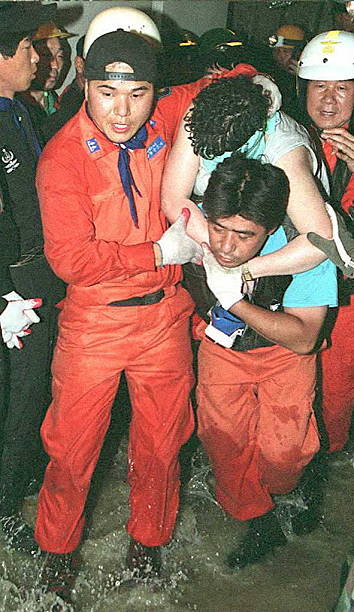 H&agrave;n Quốc: Nỗi đau 30 năm sau thảm họa sập t&ograve;a nh&agrave; b&aacute;ch h&oacute;a trong 20 gi&acirc;y khiến 1.500 người bị ch&ocirc;n v&ugrave;i- Ảnh 6.