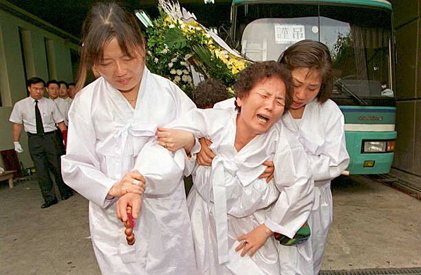 H&agrave;n Quốc: Nỗi đau 30 năm sau thảm họa sập t&ograve;a nh&agrave; b&aacute;ch h&oacute;a trong 20 gi&acirc;y khiến 1.500 người bị ch&ocirc;n v&ugrave;i- Ảnh 12.