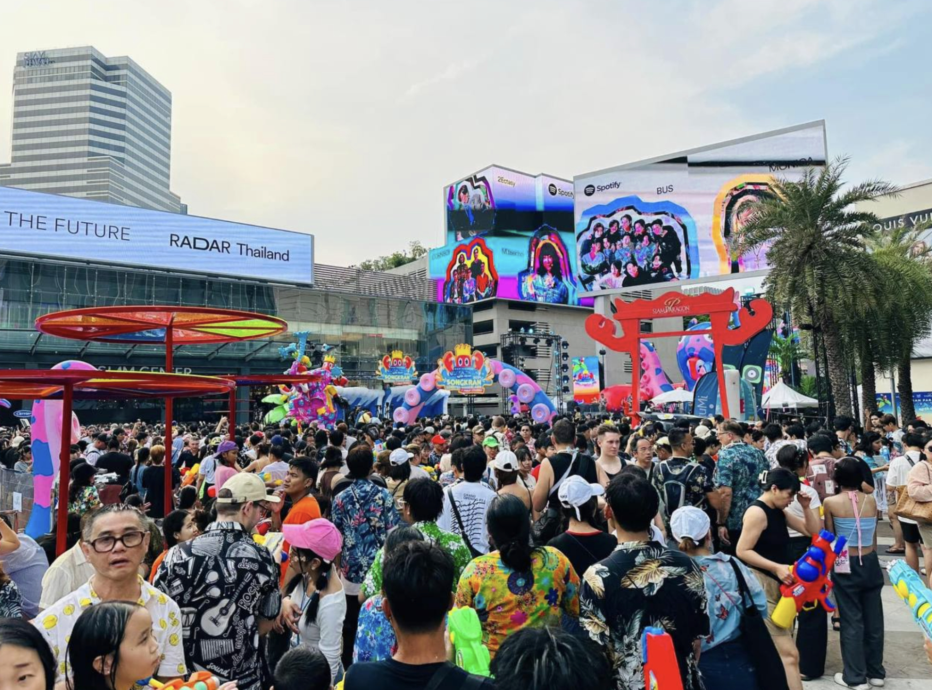 V&eacute; m&aacute;y bay 14 triệu, kh&aacute;ch Việt ngậm ng&ugrave;i "đứt chuỗi" Lễ hội t&eacute; nước Th&aacute;i Lan- Ảnh 1.