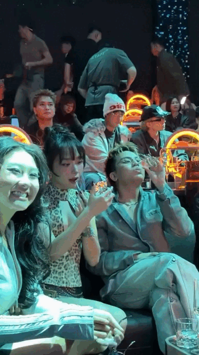 Thỏi son 300 ngh&igrave;n gi&uacute;p T&oacute;c Ti&ecirc;n b&ugrave;ng nổ visual, đẹp đến mức tim lỡ 1 nhịp- Ảnh 2.