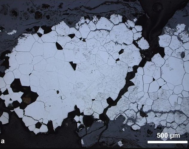 Đ&agrave;o hố tế lễ Tam Tinh Đ&ocirc;i, chuy&ecirc;n gia t&igrave;m thấy vũ kh&iacute; 3.000 tuổi nằm thẳng đứng: Dấu vết ngo&agrave;i h&agrave;nh tinh?- Ảnh 3.