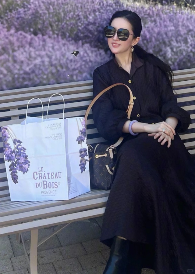 B&oacute;c gi&aacute; th&uacute; chơi ngọc của mỹ nh&acirc;n Cbiz: Dương Mịch, Phạm Gia chuộng ngọc trong suốt cả chục tỷ, nhưng tr&ugrave;m cuối Lưu Diệc Phi mới g&acirc;y ngỡ ng&agrave;ng- Ảnh 1.