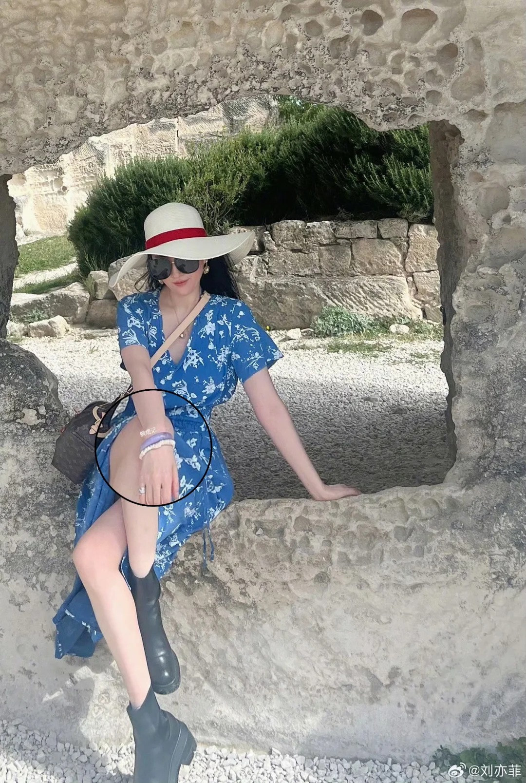 B&oacute;c gi&aacute; th&uacute; chơi ngọc của mỹ nh&acirc;n Cbiz: Dương Mịch, Phạm Gia chuộng ngọc trong suốt cả chục tỷ, nhưng tr&ugrave;m cuối Lưu Diệc Phi mới g&acirc;y ngỡ ng&agrave;ng- Ảnh 6.