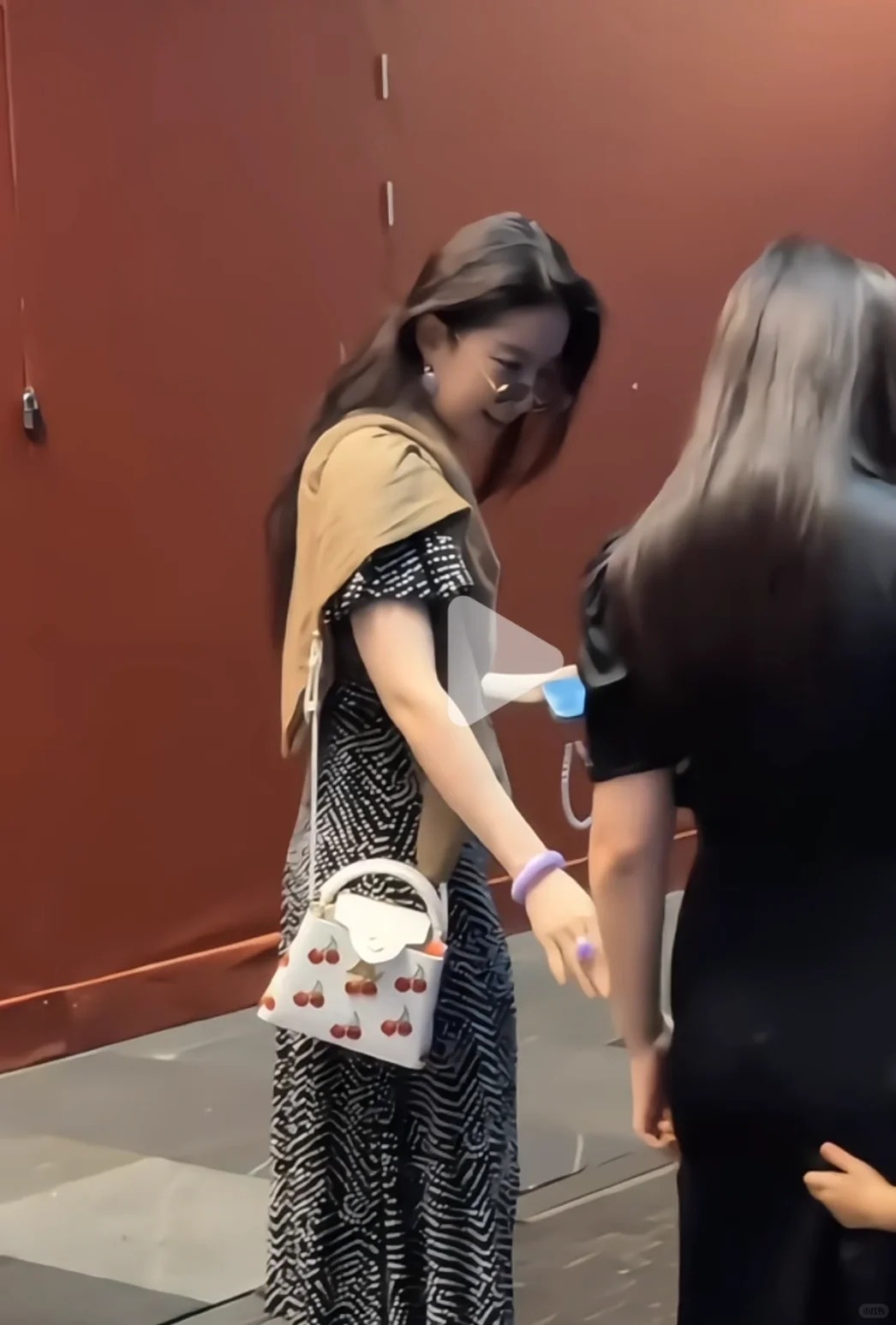 B&oacute;c gi&aacute; th&uacute; chơi ngọc của mỹ nh&acirc;n Cbiz: Dương Mịch, Phạm Gia chuộng ngọc trong suốt cả chục tỷ, nhưng tr&ugrave;m cuối Lưu Diệc Phi mới g&acirc;y ngỡ ng&agrave;ng- Ảnh 5.